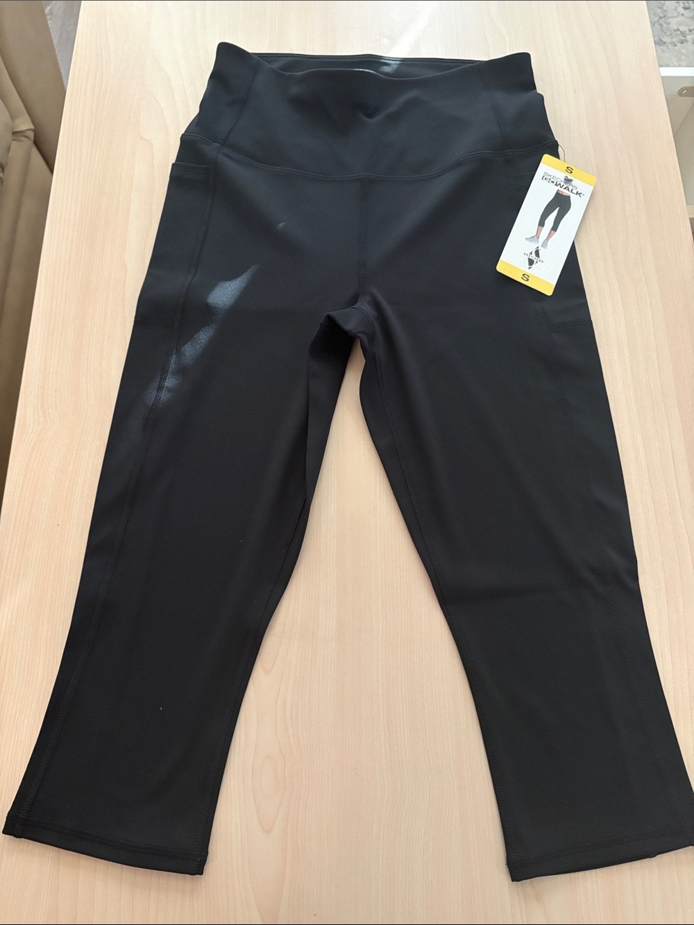 NWT Skechers GO WALK Black Active Capri Leggings Size Small Pockets
